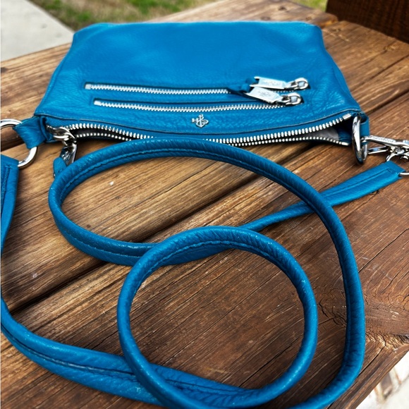 EUC! Cole Haan Blue Crossbody Bag with Silver Zipper and Textured Leather - Picture 5 of 7